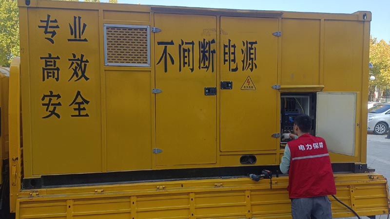 磐石柴油发电机组和UPS电源配合使用时，如何避免切换过程中的电力中断？